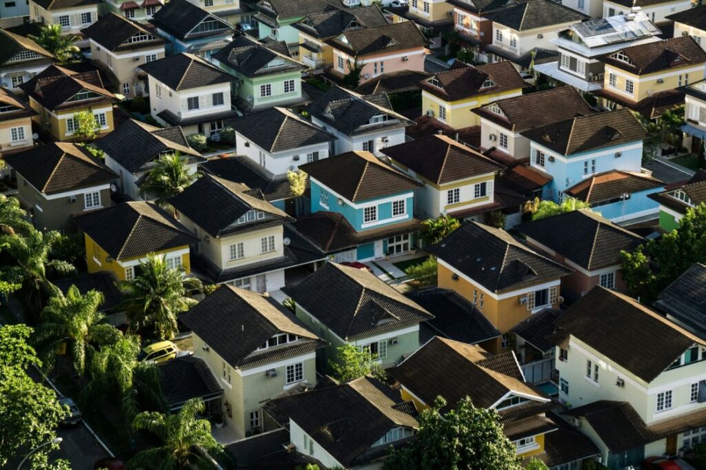 many houses in a suburban neighborhood